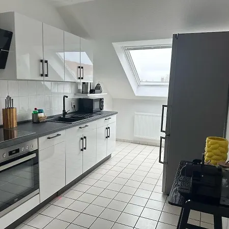 Feelgood 61 In Schoenebeck, Inklusive Tiefgaragenparkplatz Und Fuenf Minuten Fusslaeufig Bis Zur Elbe, Netflix, Dachterrasse * Schonebeck (Saxony-Anhalt)