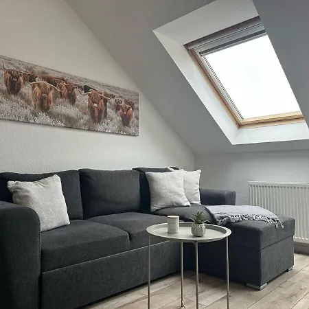 Apartment Feelgood 61 In Schoenebeck, Inklusive Tiefgaragenparkplatz Und Fuenf Minuten Fusslaeufig Bis Zur Elbe, Netflix, Dachterrasse